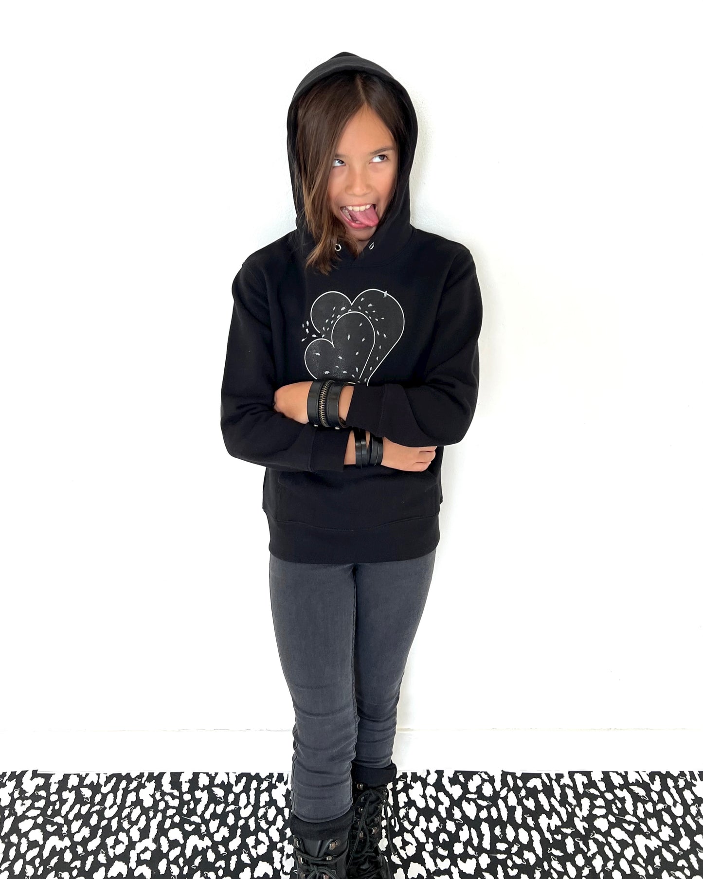 HEART HOODED SWEATSHIRT BLACK