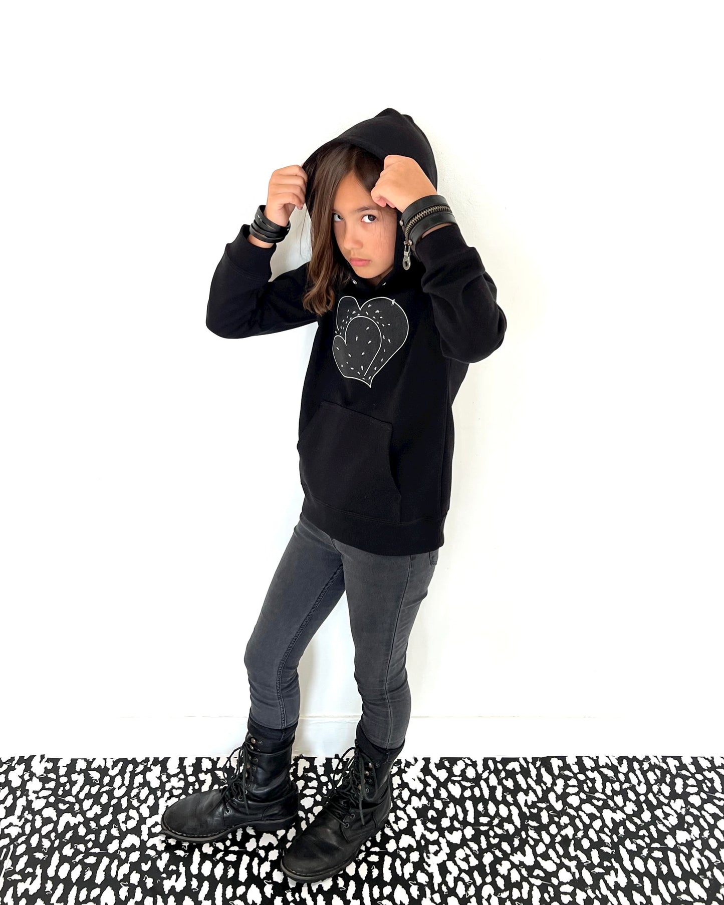 HEART HOODED SWEATSHIRT BLACK